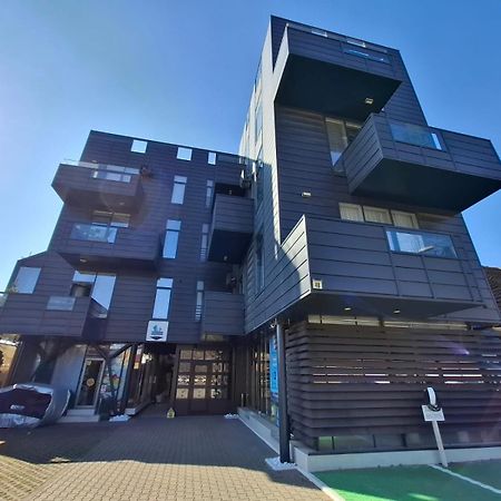 Apartments Steel Residence- Tesla Drive Experience 티미쇼아라 외부 사진