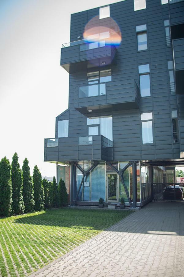 Apartments Steel Residence- Tesla Drive Experience 티미쇼아라 외부 사진